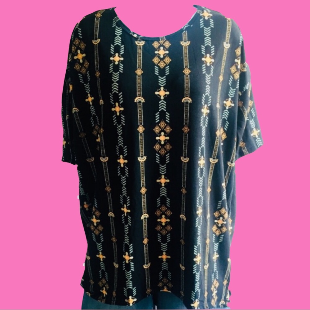 🔥4/$20 LuLaRoe Black Aztec Print Irma Top.
